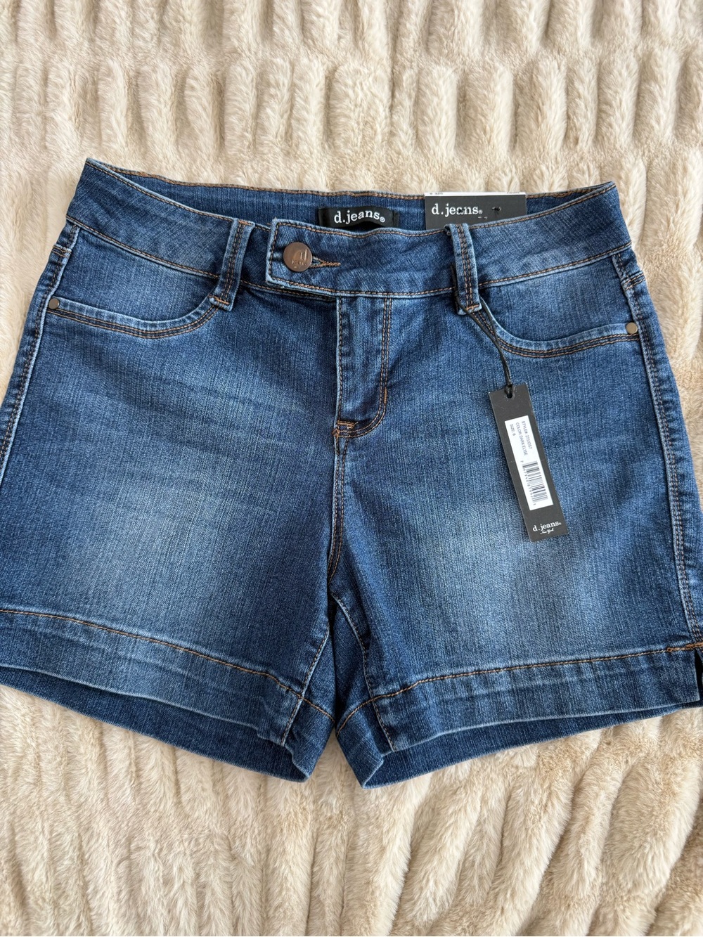 d. jeans Blue Mid-Rise Denim Shorts